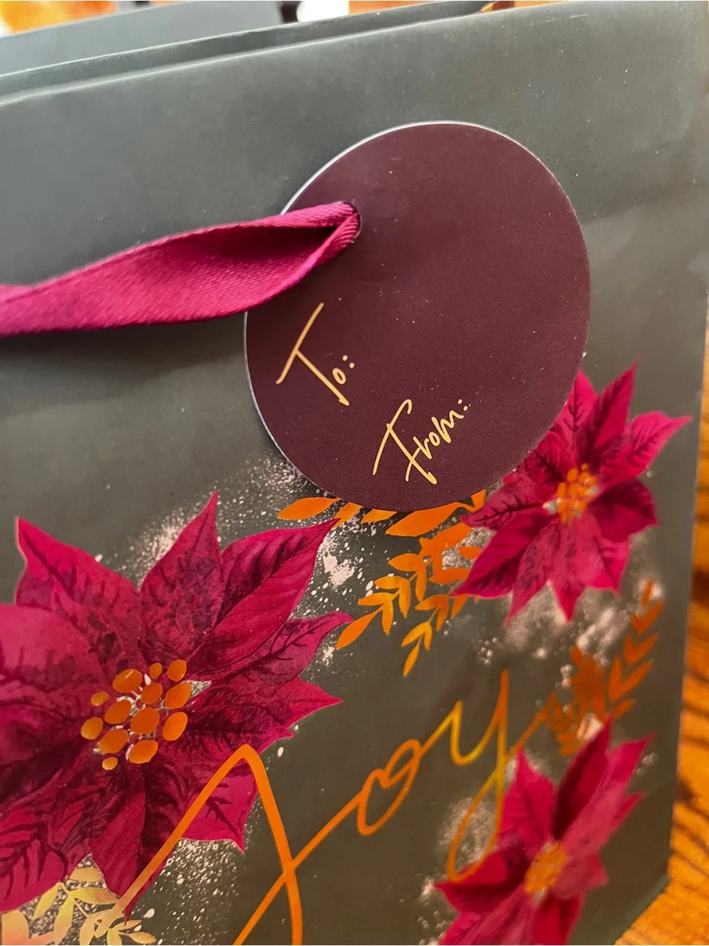 Design Focus Holiday Christmas Gift Bags
